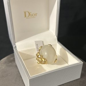 Bague Dior Gourmande escargot avec pierre de lune et diamant en or jaune 18 carats (750/000)