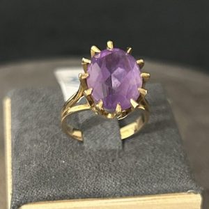 Bague améthyste en or jaune 18 carats (750/000)