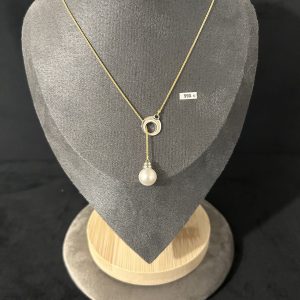Collier en or jaune et blanc 18 carats (750/000) avec sa perle suspendue