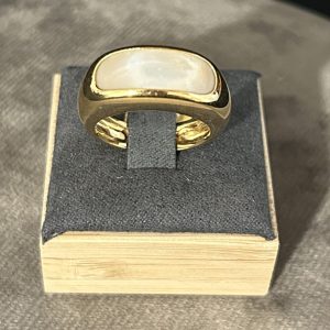 Bague avec nacre en or jaune 18 carats (750/000)